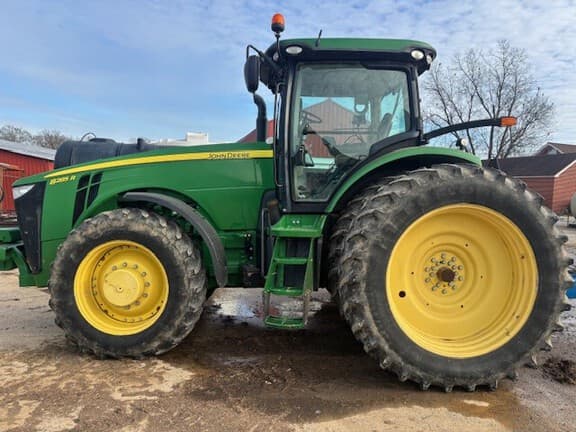 Image of John Deere 8285R equipment image 3