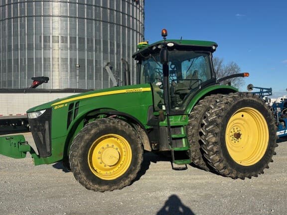 Image of John Deere 8285R equipment image 1