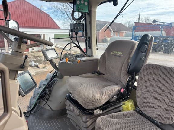 Image of John Deere 8285R equipment image 4