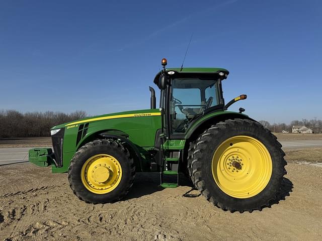 Image of John Deere 8285R equipment image 2