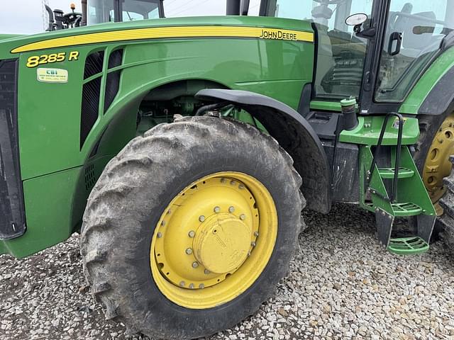 Image of John Deere 8285R equipment image 4