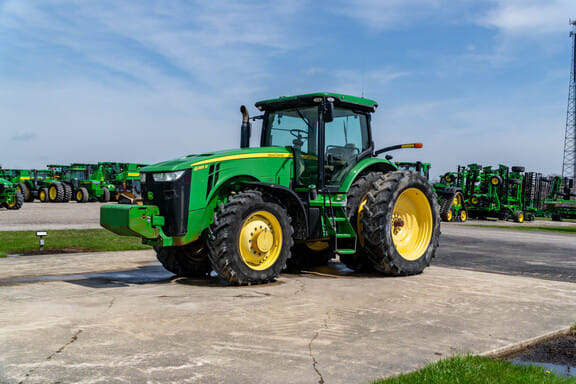 2013 John Deere 8285R Equipment Image0