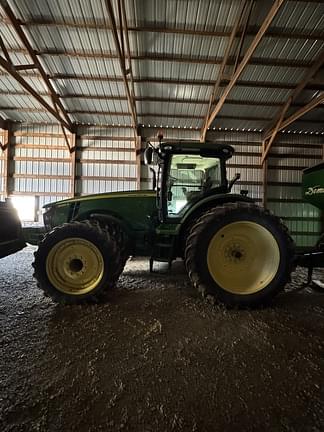 Image of John Deere 8285R equipment image 1