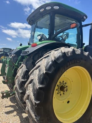 Image of John Deere 8285R equipment image 3