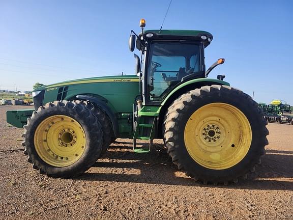 Image of John Deere 8285R equipment image 1