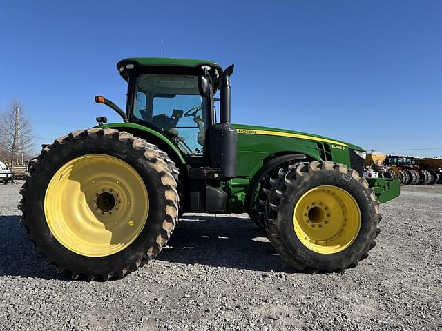 Image of John Deere 8285R equipment image 3
