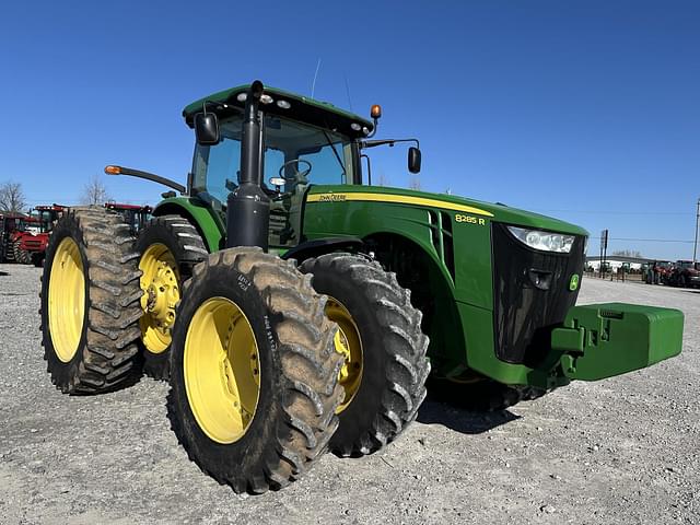 Image of John Deere 8285R equipment image 1