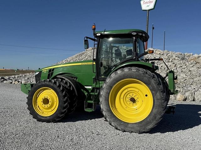 Image of John Deere 8285R equipment image 1