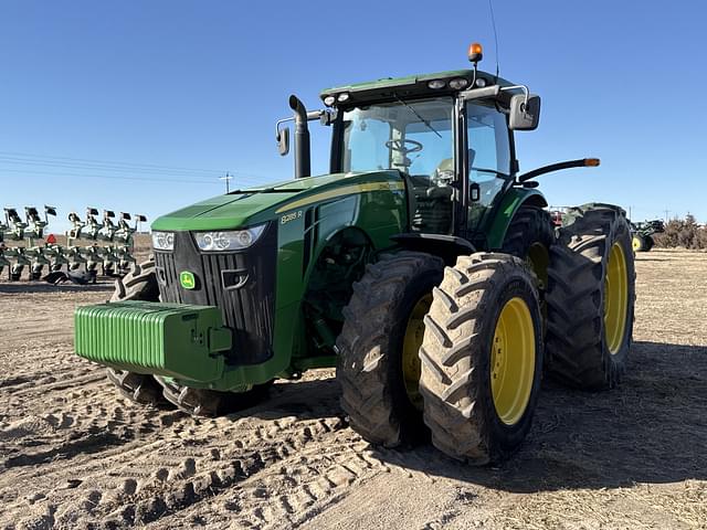 Image of John Deere 8285R equipment image 2