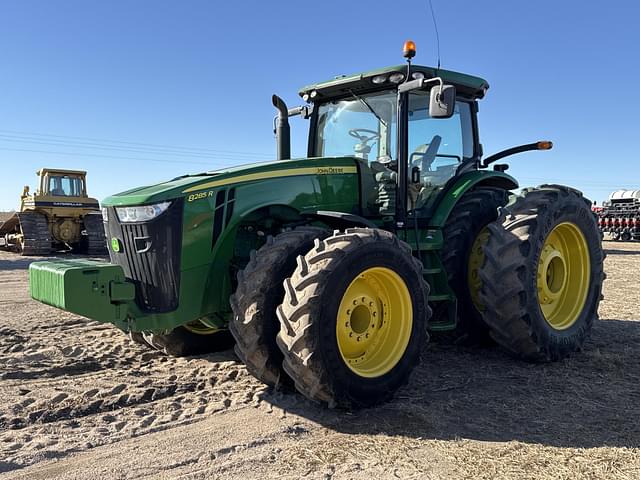 Image of John Deere 8285R equipment image 1