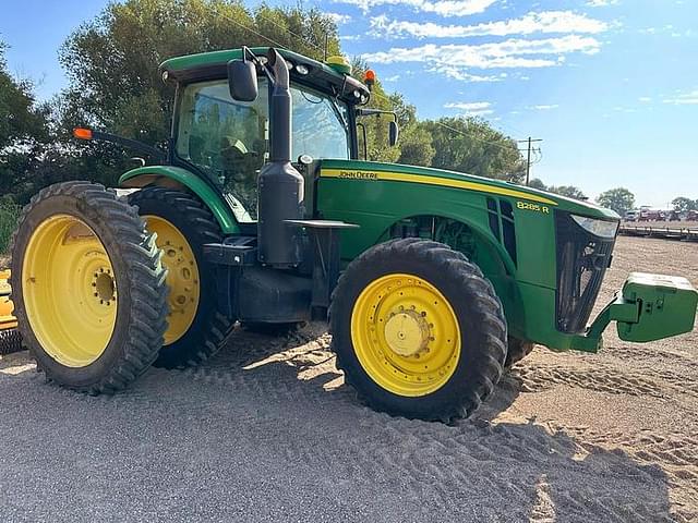 Image of John Deere 8285R equipment image 2