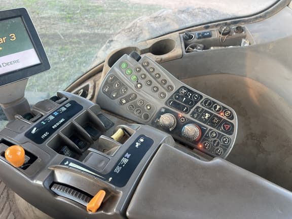 Image of John Deere 8310R equipment image 3