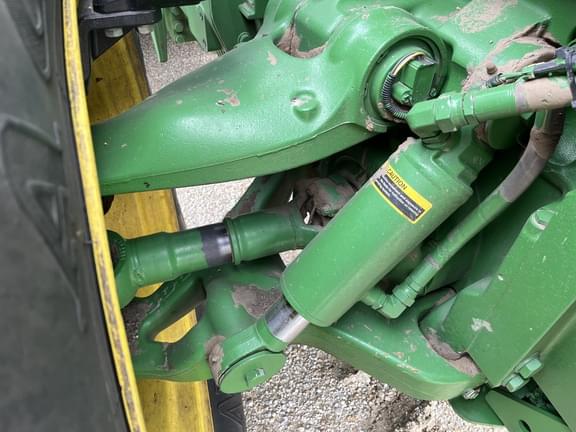 Image of John Deere 8310R equipment image 4