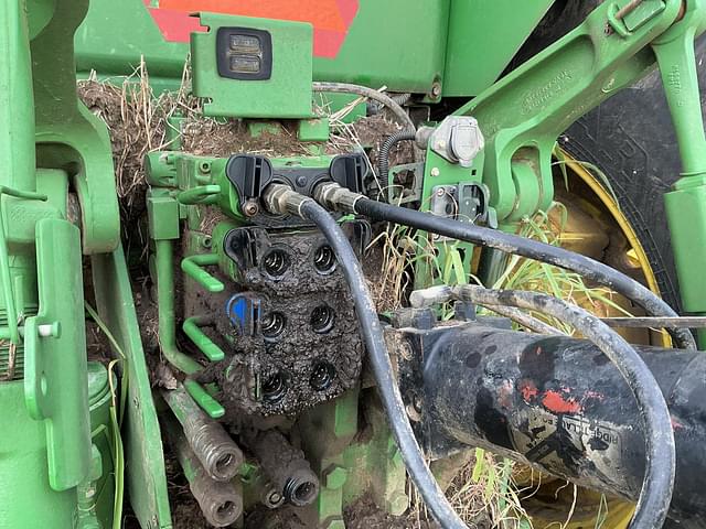 Image of John Deere 8310R equipment image 4