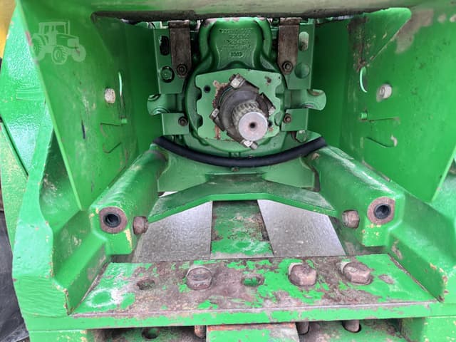 Image of John Deere 8310R equipment image 2