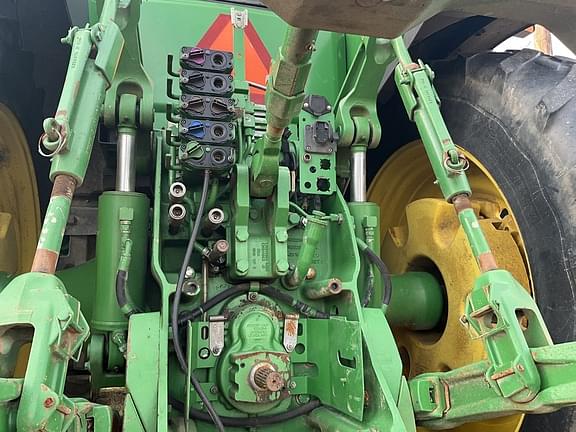 Image of John Deere 8310R equipment image 4