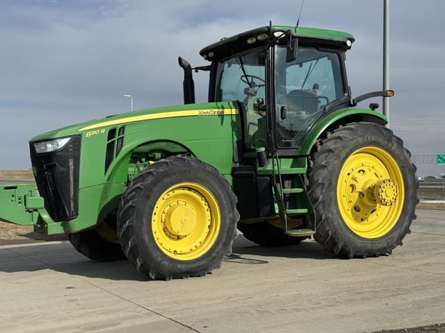 Image of John Deere 8310R equipment image 1
