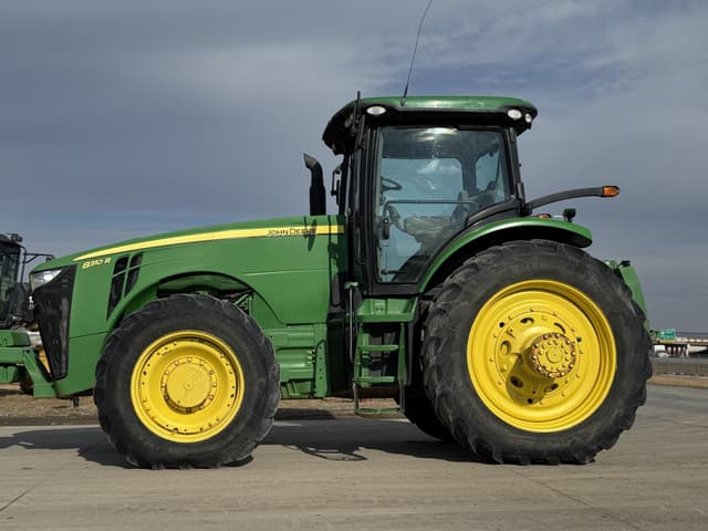 Image of John Deere 8310R equipment image 2