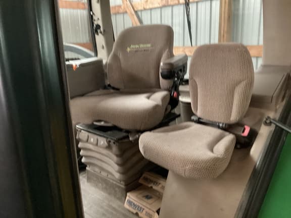 Image of John Deere 8310R equipment image 2