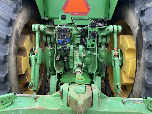 Image of John Deere 8310R equipment image 3