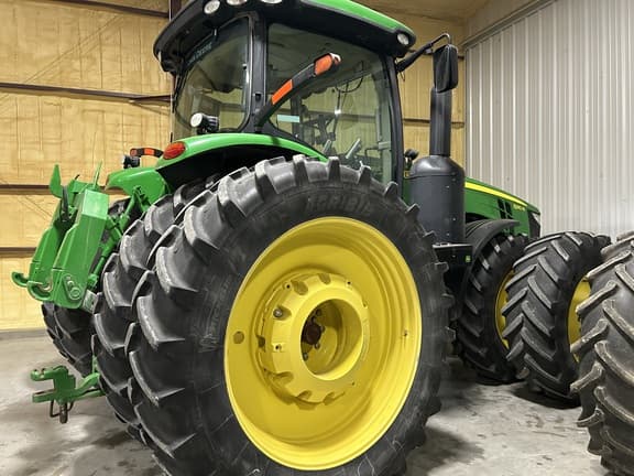 Image of John Deere 8310R equipment image 4