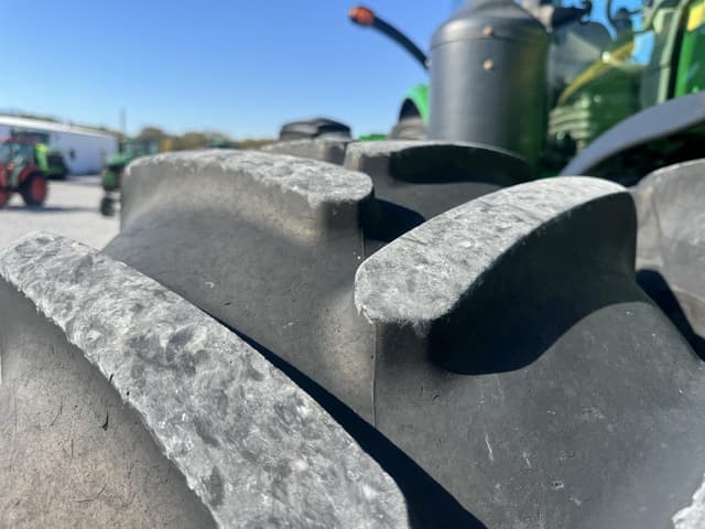 Image of John Deere 8310R equipment image 4