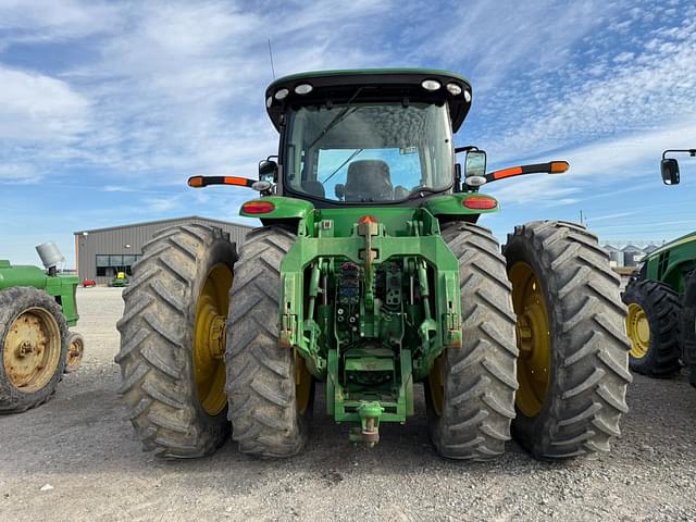 Image of John Deere 8310R equipment image 4