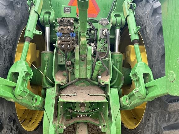 Image of John Deere 8310R equipment image 3