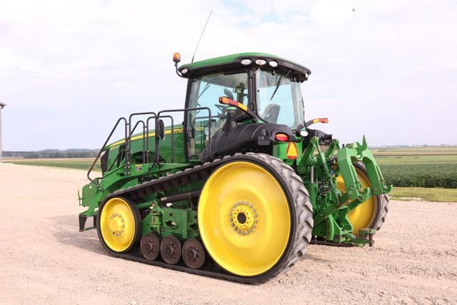 Image of John Deere 8310RT equipment image 2