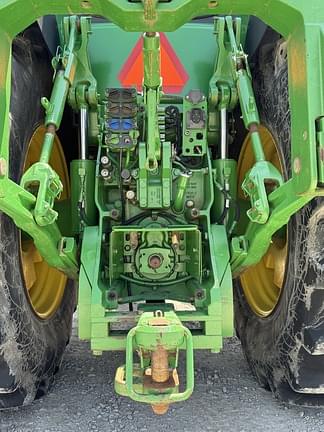 Image of John Deere 8335R equipment image 4