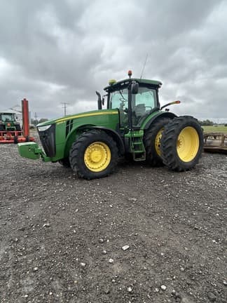 Image of John Deere 8335R equipment image 3