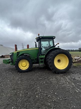 Image of John Deere 8335R equipment image 2