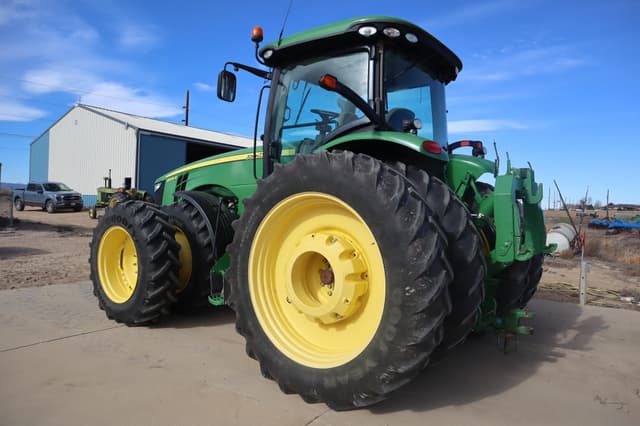 Image of John Deere 8335R equipment image 2