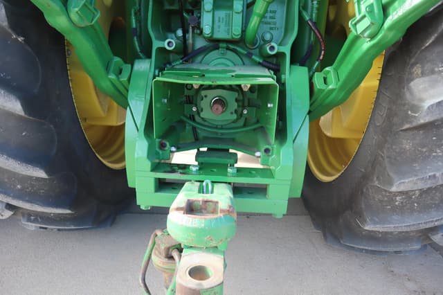 Image of John Deere 8335R equipment image 4