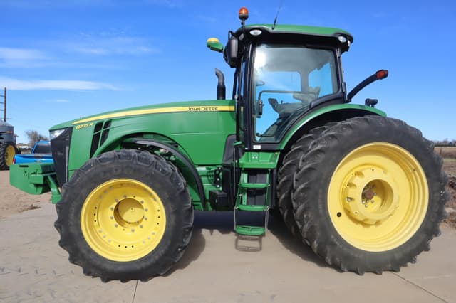 Image of John Deere 8335R equipment image 1