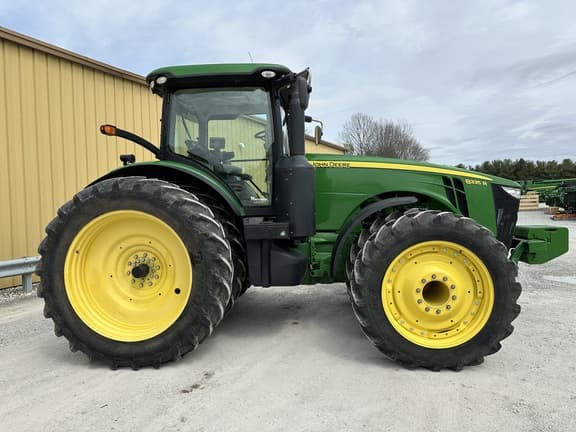 Image of John Deere 8335R equipment image 1