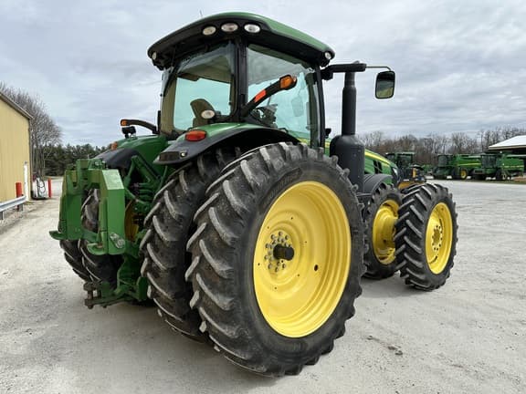 Image of John Deere 8335R equipment image 2