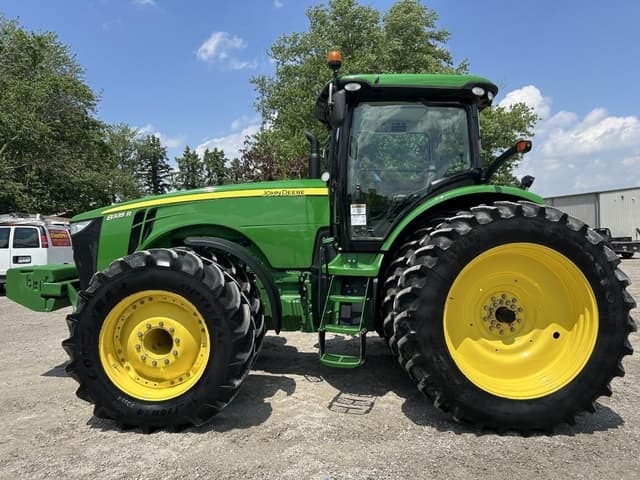 Image of John Deere 8335R equipment image 2