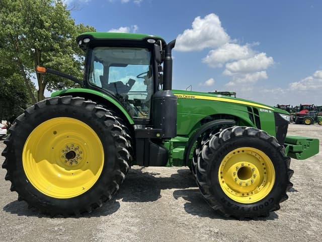 Image of John Deere 8335R equipment image 3