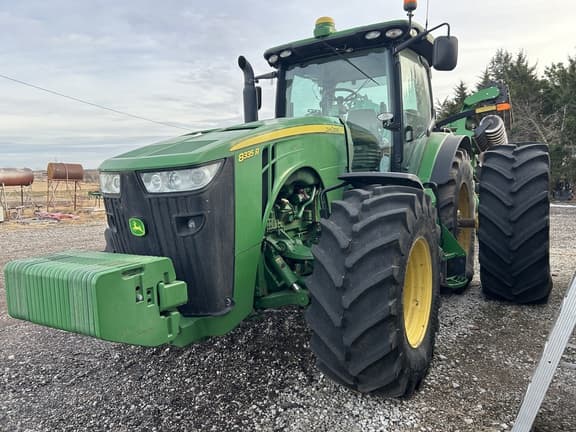 Image of John Deere 8335R equipment image 2