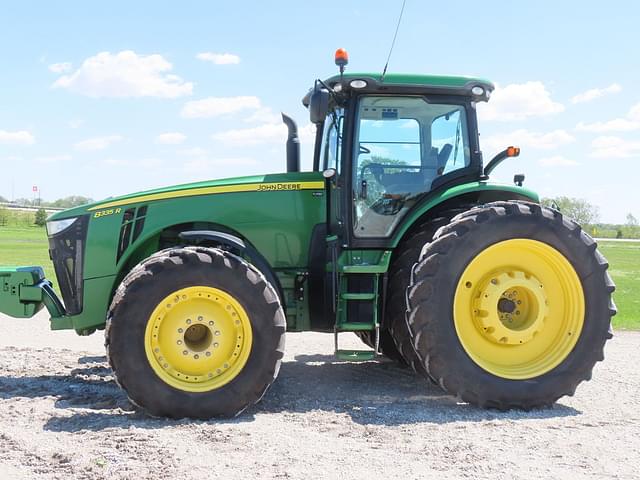Image of John Deere 8335R equipment image 1