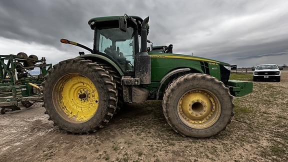 Image of John Deere 8335R equipment image 1