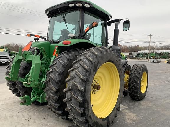 Image of John Deere 8335R equipment image 4