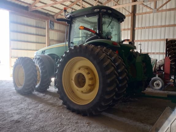 Image of John Deere 8335R equipment image 1
