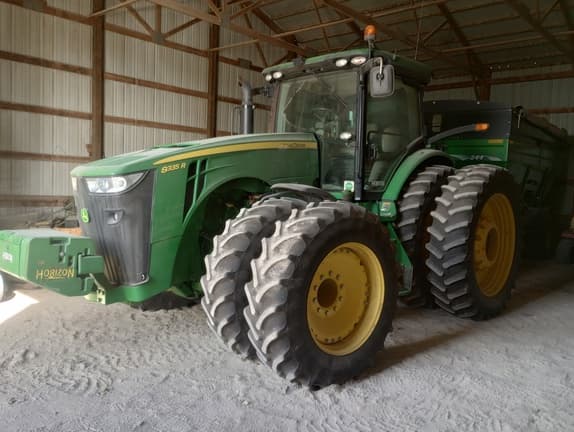 Image of John Deere 8335R equipment image 2