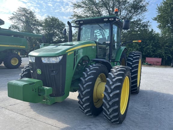 2013 John Deere 8335R Equipment Image0