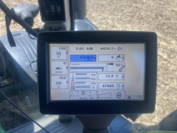 Image of John Deere 8335R equipment image 4