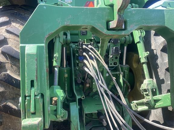 Image of John Deere 8335R equipment image 4
