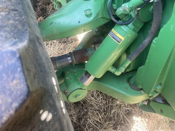 Image of John Deere 8335R equipment image 2