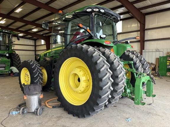 Image of John Deere 8335R equipment image 1